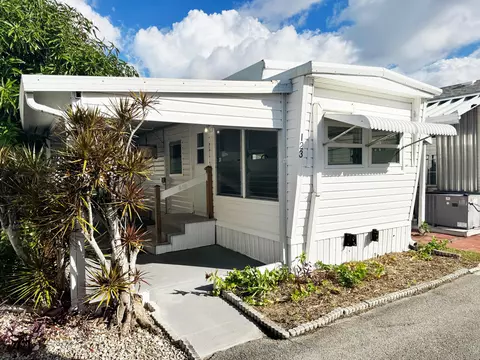 23 Hibiscus Dr #I, Briny Breezes, FL 33435