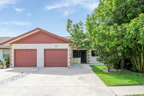 106 S Moccasin Trl, Jupiter, FL 33458