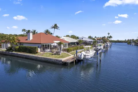 10726 SE Dock Ct, Hobe Sound, FL 33455