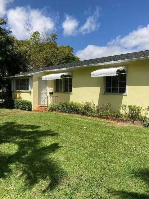 225 32nd, West Palm Beach, FL 33407