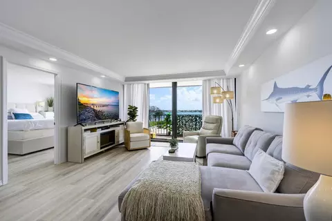 5600 N Flagler Dr #209, West Palm Beach, FL 33407