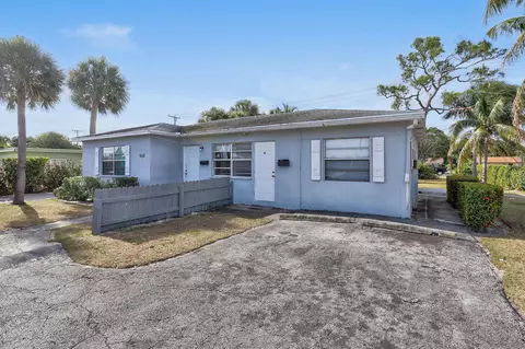 652 Bayberry Dr, Lake Park, FL 33403