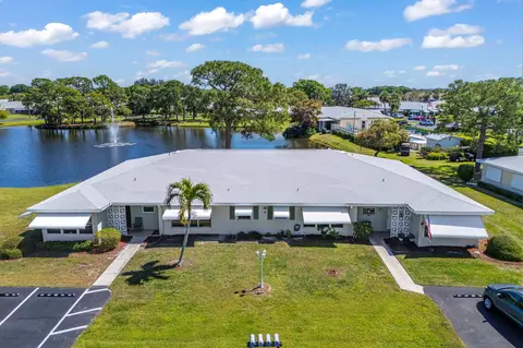 106 Lakes End Dr #B, Fort Pierce, FL 34982