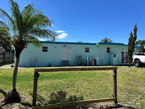 4194 Hibiscus Cir, West Palm Beach, FL 33409