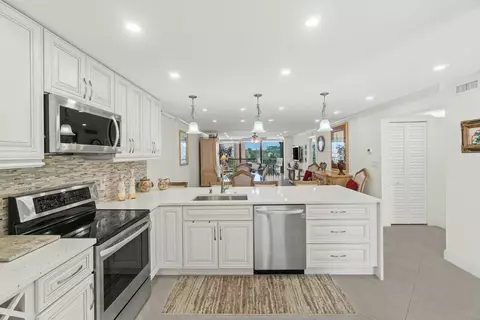 1627 Riverview Rd #411, Deerfield Beach, FL 33441