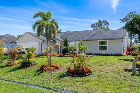 932 SE Damask Ave, Port Saint Lucie, FL 34983