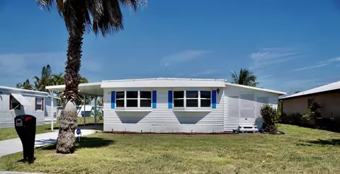 66 Spanish Way, Port Saint Lucie, FL 34952
