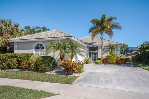 7745 Edinburough Ln, Delray Beach, FL 33446