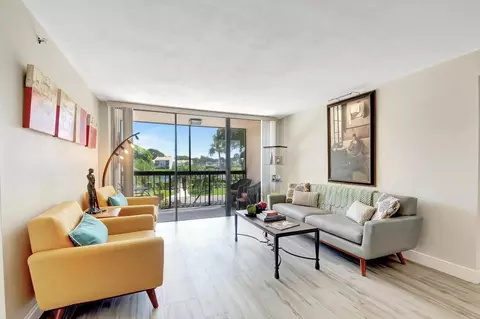 1523 Bridgewood Dr, Boca Raton, FL 33434