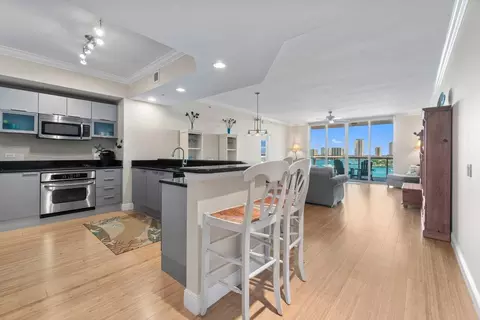 2640 Lake Shore Dr #708, Riviera Beach, FL 33404