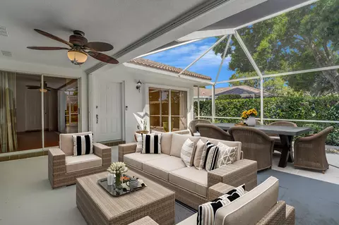 8002 Chapman Oak Ct, Palm Beach Gardens, FL 33410