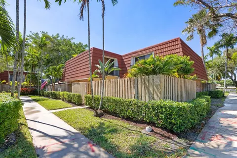 9940 NW 6th Pl, Plantation, FL 33324