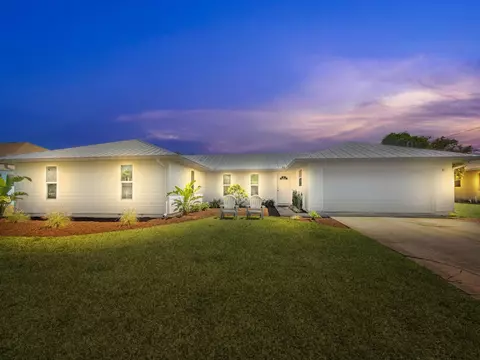 6100 Seagrape Dr, Fort Pierce, FL 34982