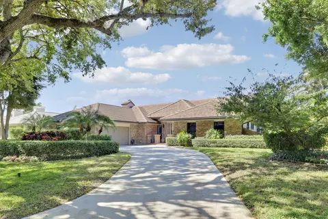 18421 SE Heritage Dr, Tequesta, FL 33469
