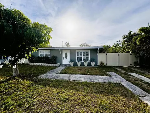 757 Orchid Dr, Royal Palm Beach, FL 33411