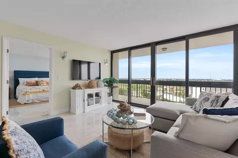 2400 Presidential Way #1102, West Palm Beach, FL 33401