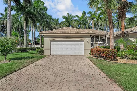 9771 Crescent View Dr S, Boynton Beach, FL 33437
