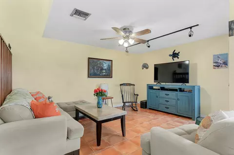 5789 Fox Hollow B Dr #B, Boca Raton, FL 33486