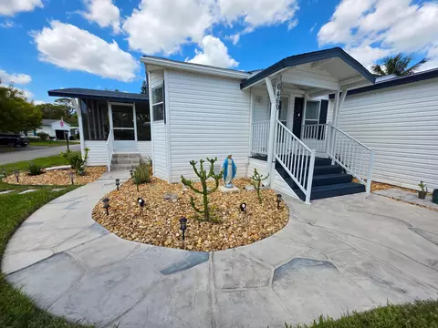 6469 Cypress Ln, Lantana, FL 33462