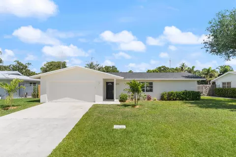 4275 Honeysuckle Ave, Palm Beach Gardens, FL 33410