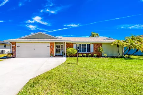 2349 SE Bordeaux Ct, Port Saint Lucie, FL 34952