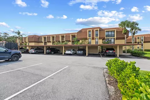 5344 Woodland Lakes Dr #120, Palm Beach Gardens, FL 33418