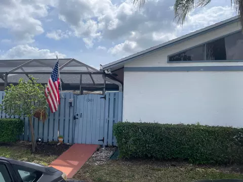 1301 Timberlane Cir, Greenacres, FL 33463