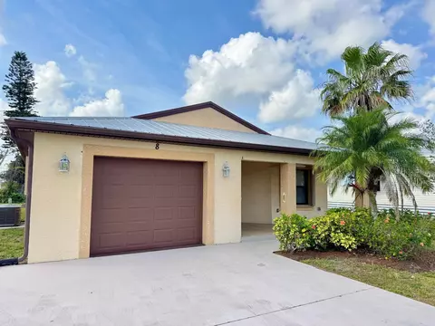 8 Golf Dr, Port Saint Lucie, FL 34952