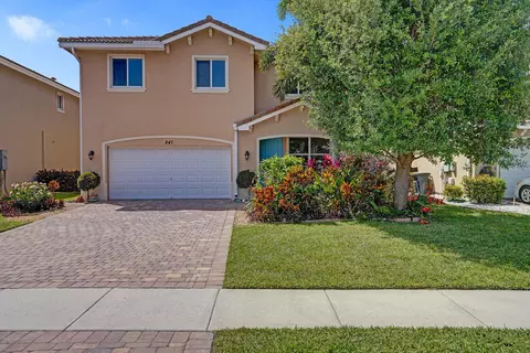 841 Palm Tree Ln, Haverhill, FL 33415