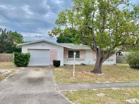 435 NE Solida Cir, Port Saint Lucie, FL 34983