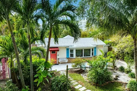 321 N Lakeside Dr, Lake Worth Beach, FL 33460