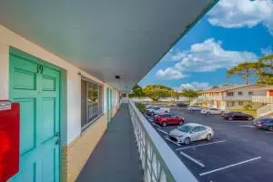 2102 Lake Osborne Dr #19, Lake Worth Beach, FL 33461