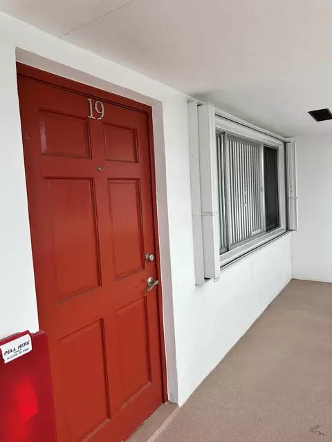 2020 Lake Osborne Dr #19, Lake Worth Beach, FL 33461