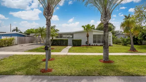 337 Pinehurst Rd, Palm Springs, FL 33461