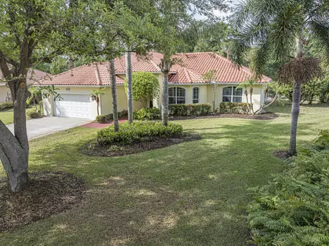 5873 Pine Ridge Cir, Vero Beach, FL 32967