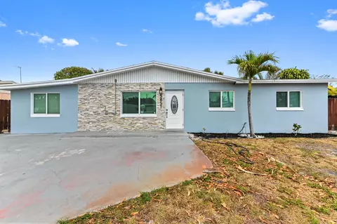5851 Daphne Dr, West Palm Beach, FL 33415