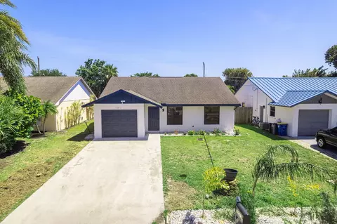 5917 SE Collins Ave, Stuart, FL 34997
