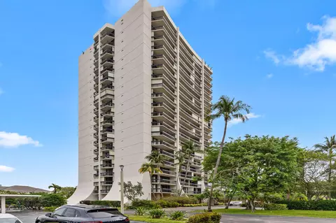 2400 Presidential Way #302, West Palm Beach, FL 33401