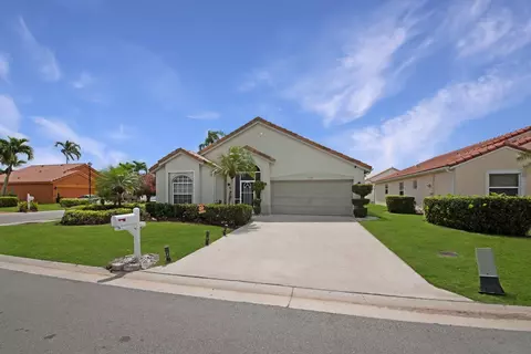 7710 N Great Glen Cir, Delray Beach, FL 33446