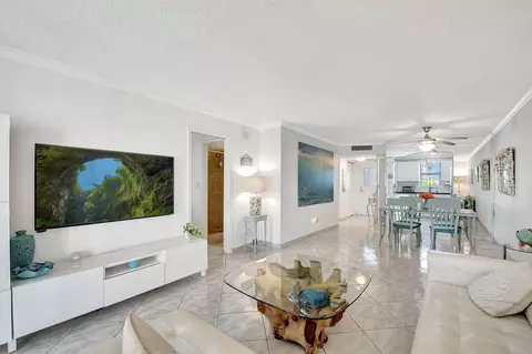 720 E Ocean Ave #202, Boynton Beach, FL 33435