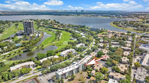 1638 Embassy Dr #306, West Palm Beach, FL 33401