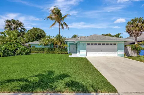 142 Queens Ln, Royal Palm Beach, FL 33411
