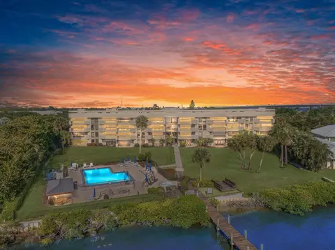 625 NW North River Dr #303, Stuart, FL 34994