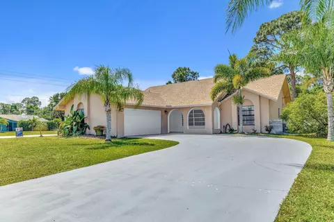 1992 SE Bowie St, Port Saint Lucie, FL 34952