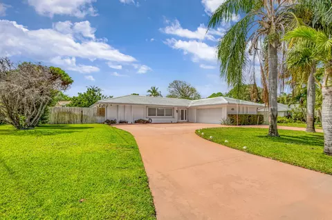 8111 W Lake Dr, Lake Clarke Shores, FL 33406