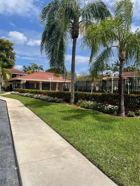 6063 10th N #246, Greenacres, FL 33463