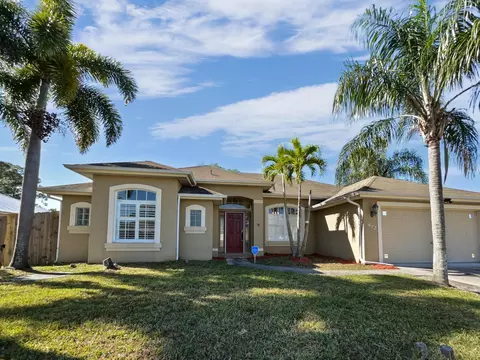672 SE Sweetbay Ave, Port Saint Lucie, FL 34983