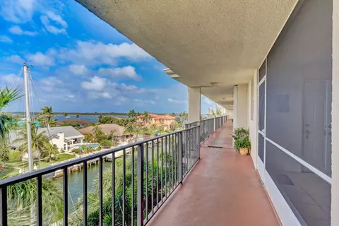 109 Paradise Harbour Blvd #508, North Palm Beach, FL 33408