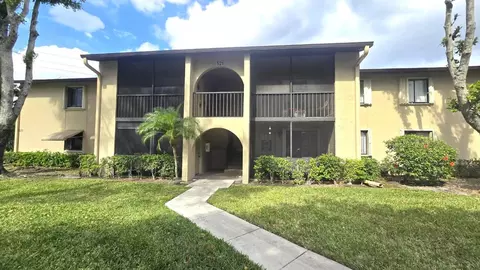 521 Shady Pne #A2, Greenacres, FL 33415