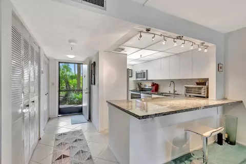 2788 Tennis Club Dr #104, West Palm Beach, FL 33417